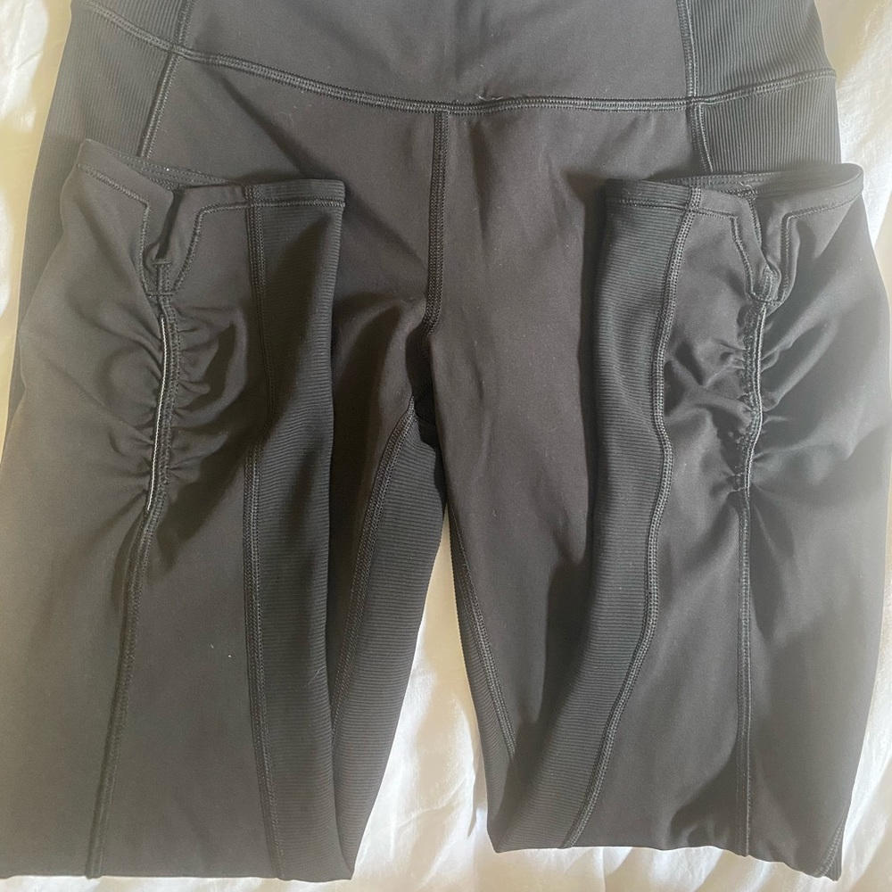 Lululemon Size 8 black cropped legging